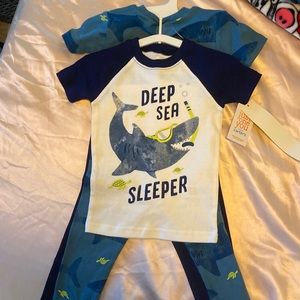 Carters boys pajamas size 2T NWT